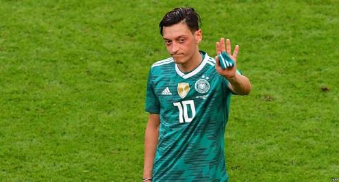 رئيس الاتحاد الألماني "يتأسف" لأوزيل.. ويعترف بتقصيره تجاه اللاعب